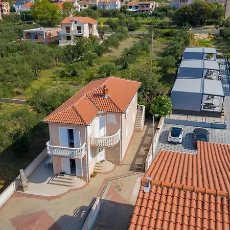 Pavlakovic Apartment *