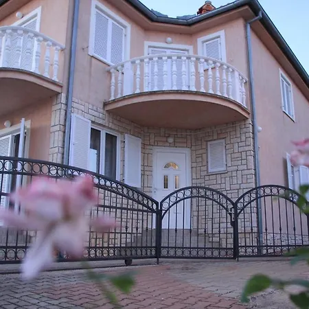 Apartment Pavlakovic *